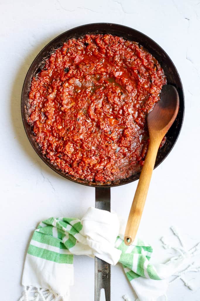 Simmer Red Wine Pasta Sauce Until Thickened