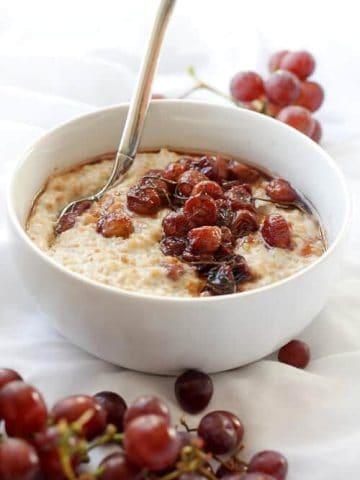 This vegan Roasted Grape Oatmeal is a flavor-packed, sweet and savory breakfast (or brunch) that's ready in 30 minutes.