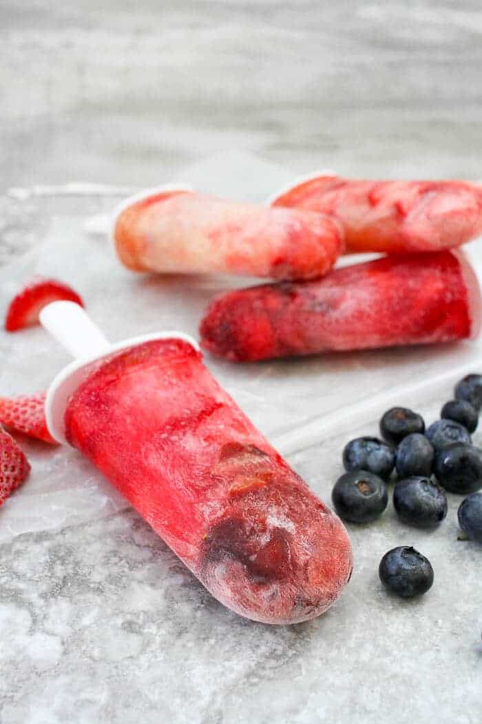 Popsicles with blueberries and strawberries.