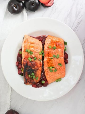 This luscious Grilled King Salmon with Plum Sauce is made with rich and meaty King salmon fillets and fresh plum sauce!