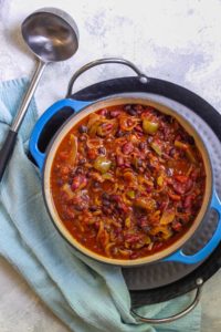 vegan beer chili in a serving dish