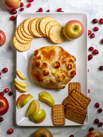 Cranberry Baked Brie with crackers and apples