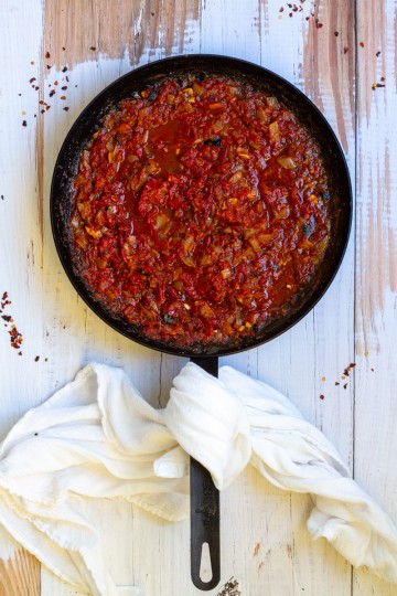 Fra Diavolo Sauce (Spicy Tomato Sauce) - Champagne Tastes®