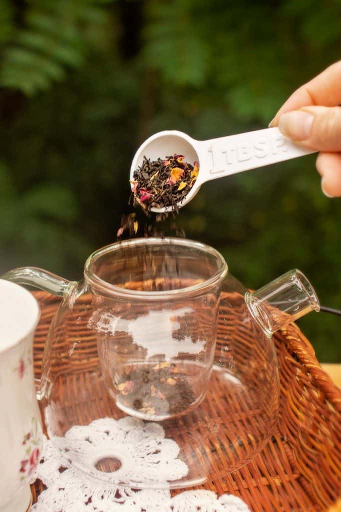 measuring black tea into teapot