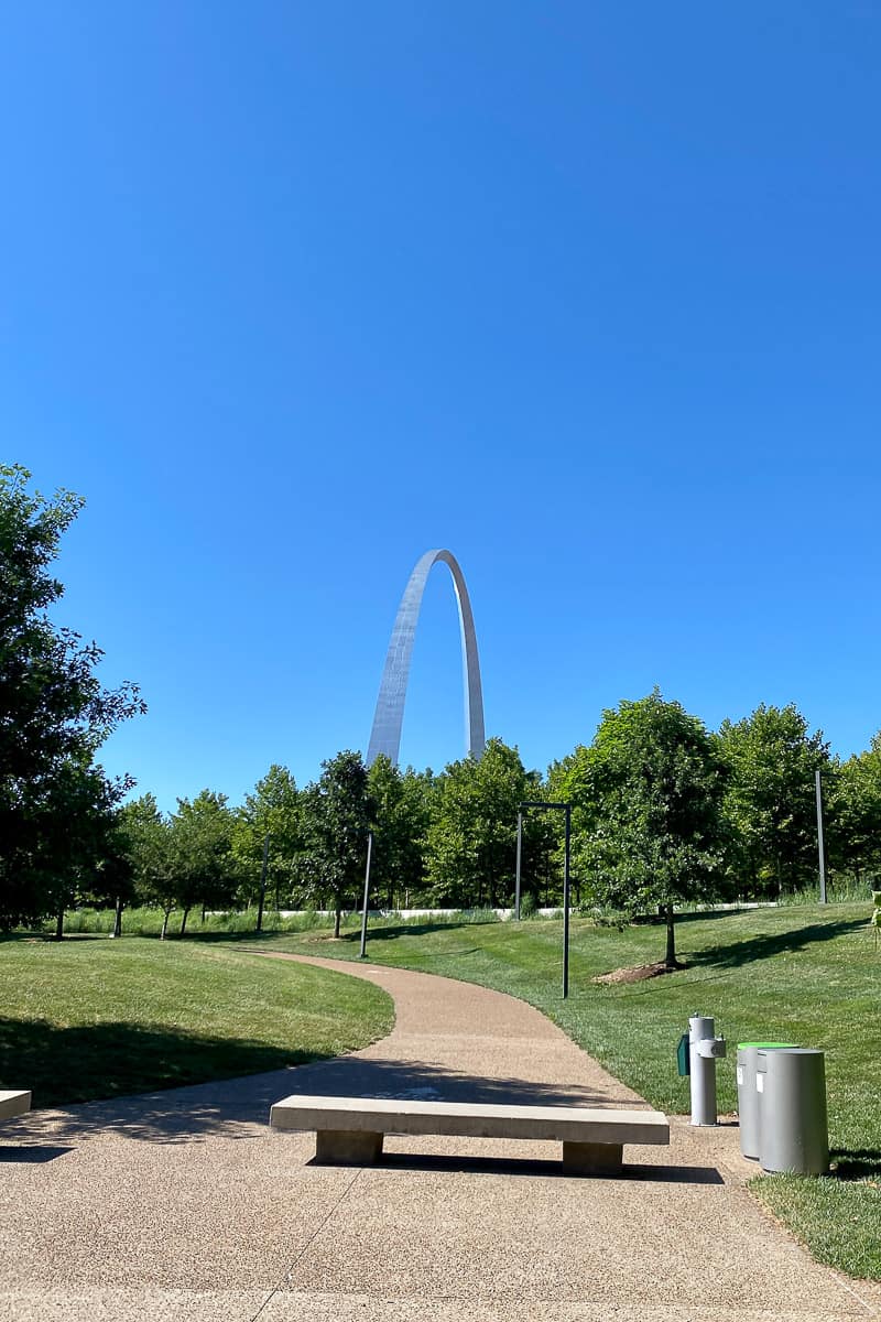 Gateway arch from a distance.