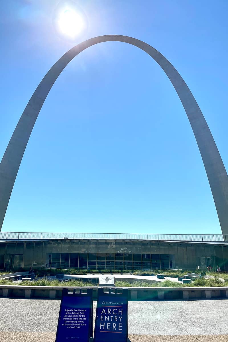 Gateway arch and museum.