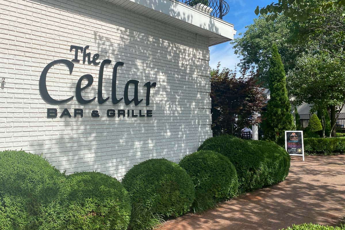 The Cellar Bar and Grille (Lexington, KY) Champagne Tastes®