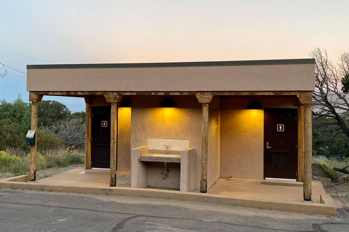 Small adobe bath house at Piñon Flats Campground.
