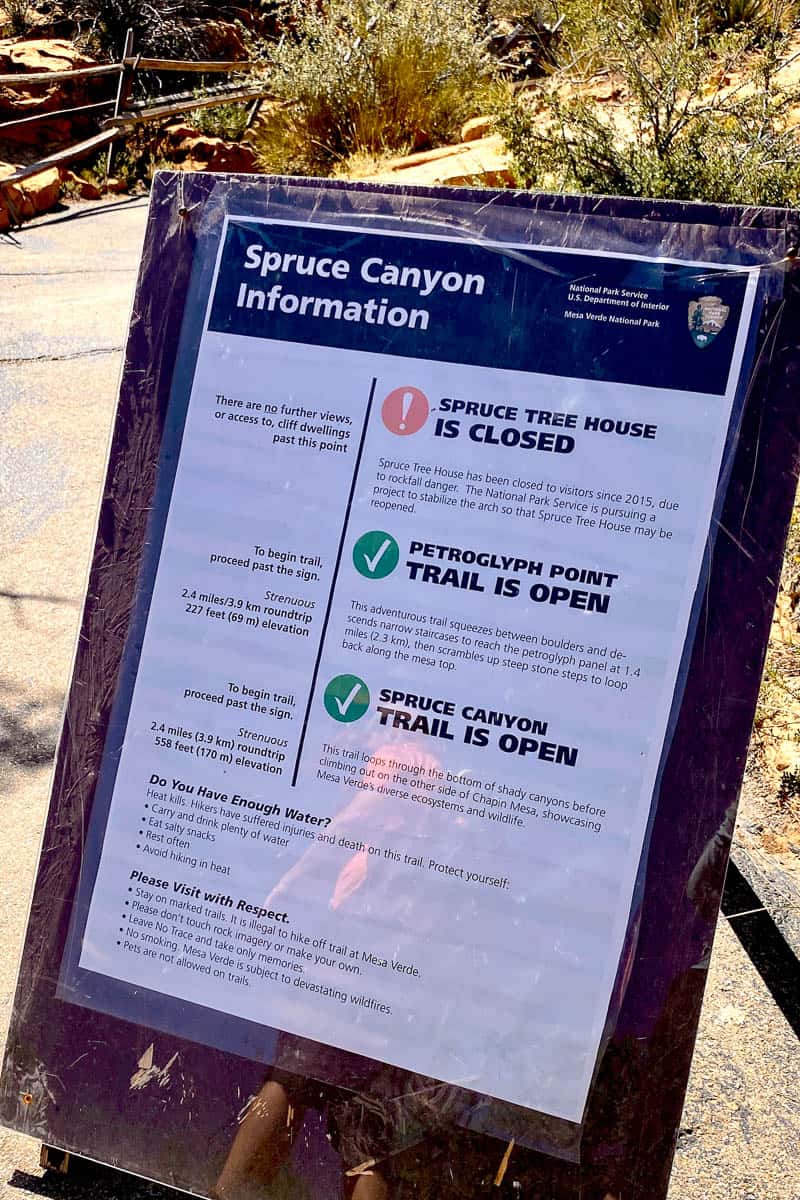 Sign stating that Spruce Tree House is closed but other trails are open.