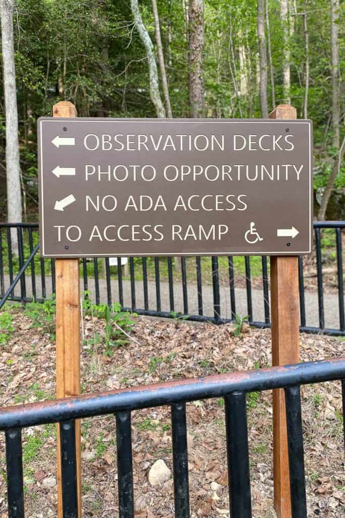 Sign showing where to go for observation decks or accessible ramp.