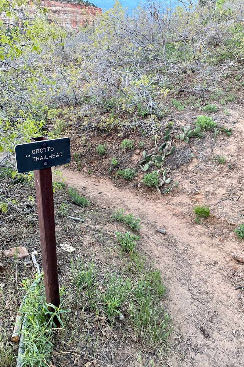 Sign for Grotto trail head.