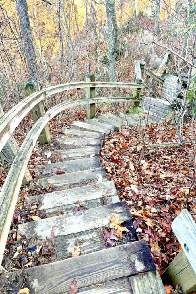 Curving wooden staircase on Courthouse Rock trail.