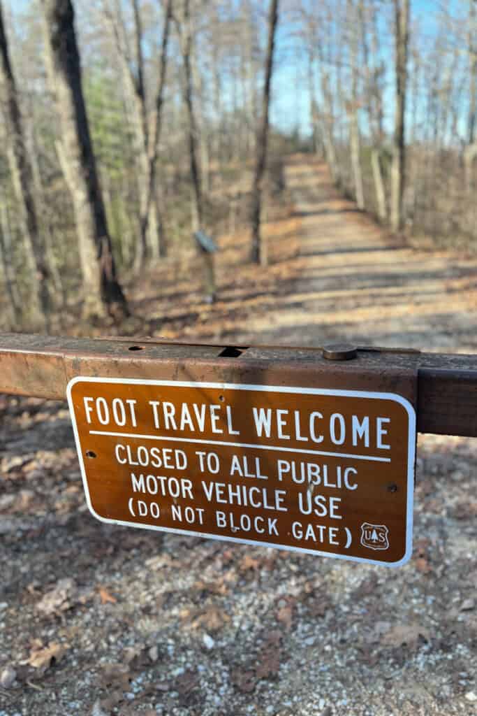 Sign on Jailhouse Rock trail saying foot travel welcome.