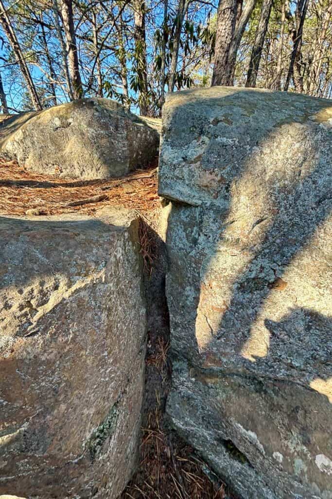 Large boulders to scramble on Jailhouse Rock Trail.