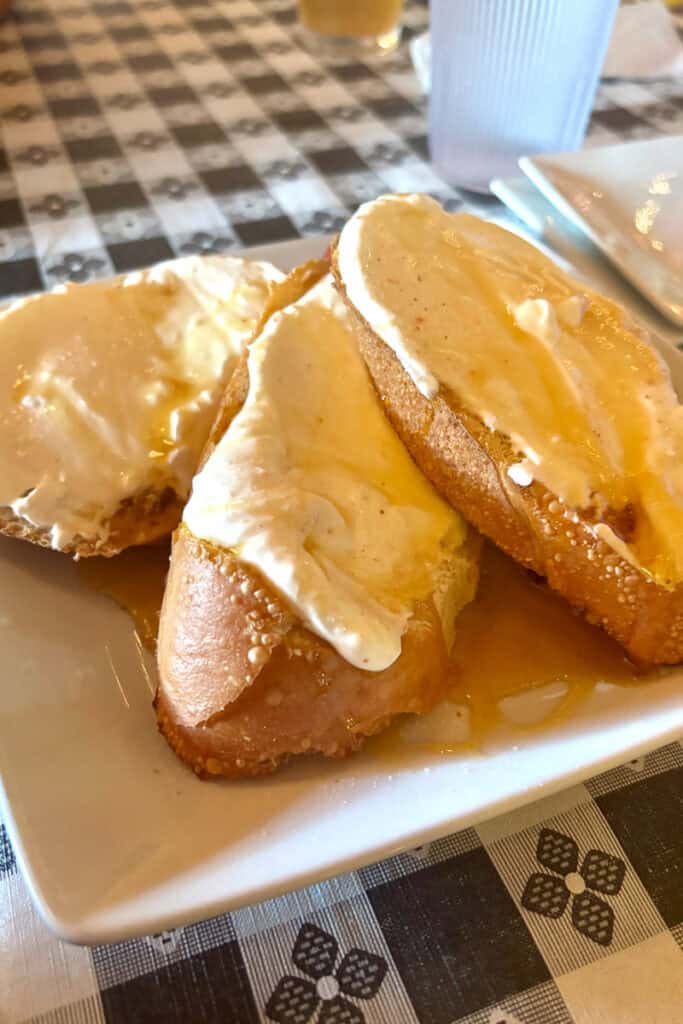 Darling Billy Bread appetizer made of toast with goat cheese and honey.
