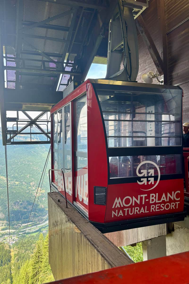 Bellevue cable car at the top of mountain.
