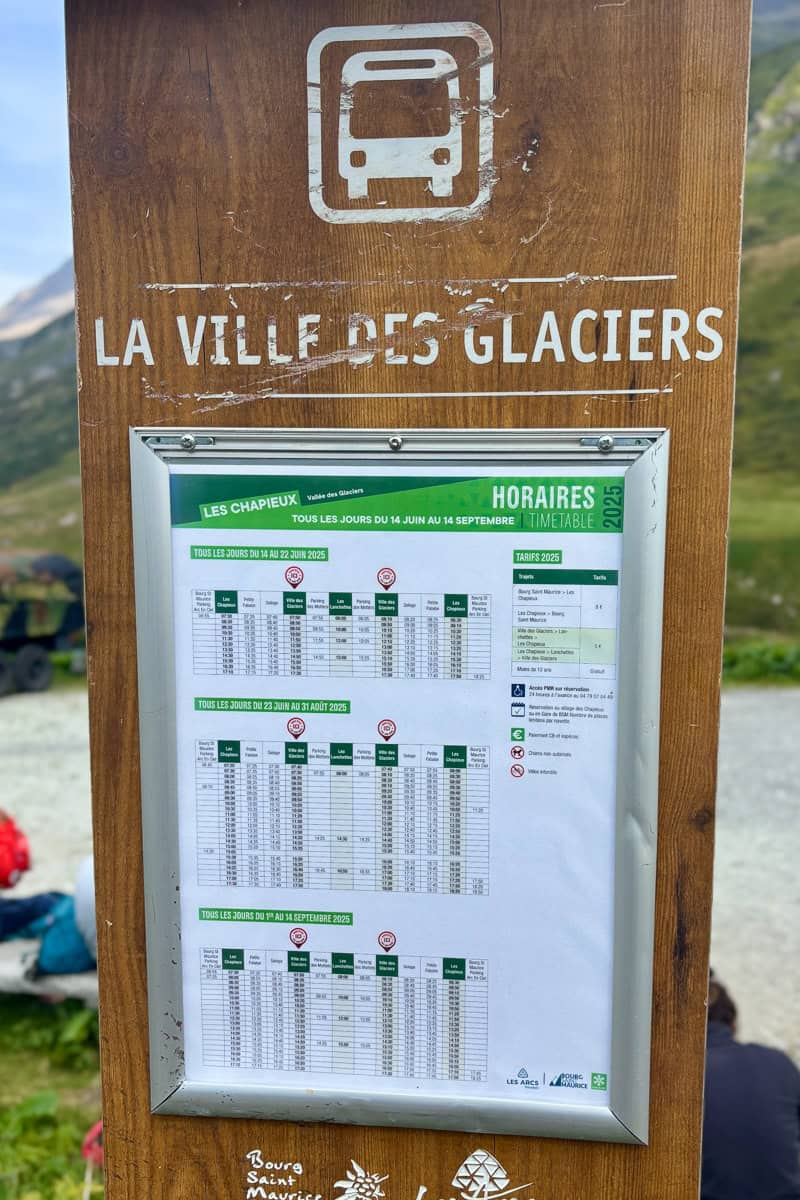 Timetable for Ville des Glaciers bus schedule.